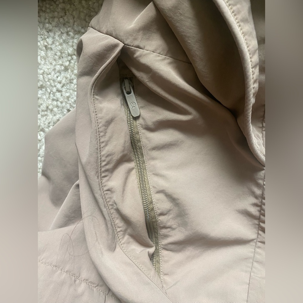 Lululemon Women’s Always Effortless Hooded Jacket Windbreaker AEJ Frontier 12 - Picture 10 of 10